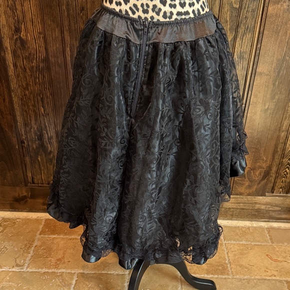 Chic Black Ruffled skirt - shorten the front longer in the back - Picture 2 of 5